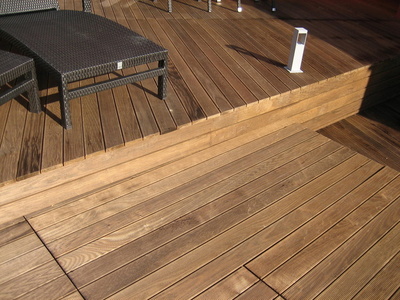 Bangkirai - maximálně tvrdá a odolná dřevina ideální pro podlahu na terasu.